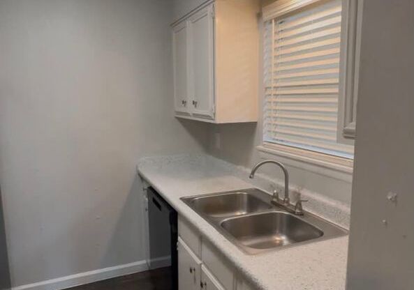 2 beds, 1 bath, 873 sqft, $1,120, Unit 08-0816