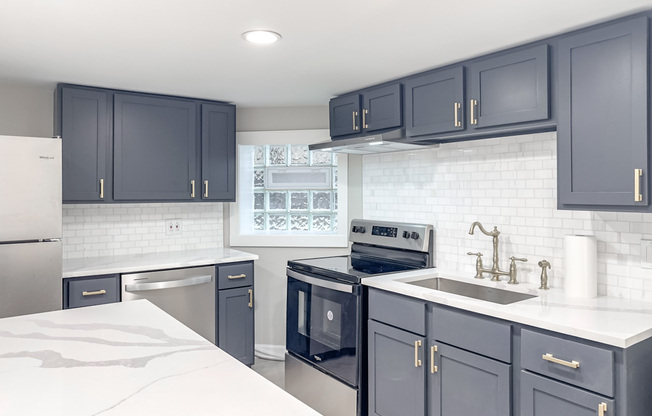 1536 536 N HAMLIN