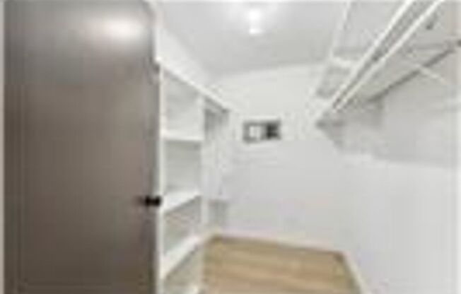 2 beds, 2 baths, $2,200, Unit Unit 205