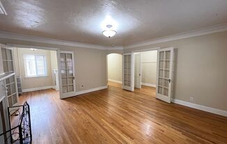 $500 OFF YOUR FIRST MONTH! Spacious studio in great historic building in heart of the Stadium District