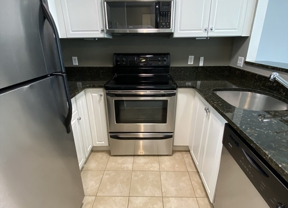 1 bed, 1 bath, 807 sqft, $3,599, Unit 1523