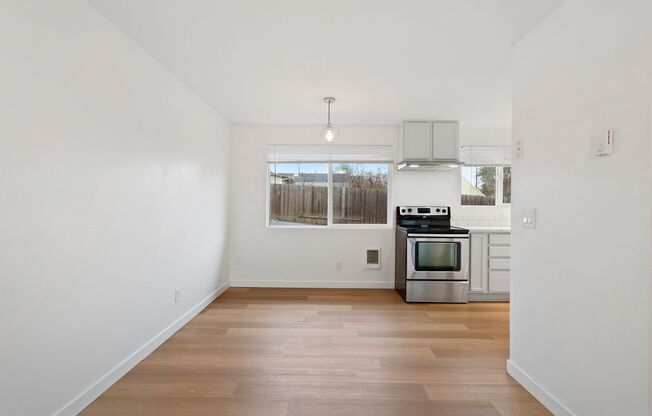 3 beds, 1 bath, 864 sqft, $1,750, Unit 40