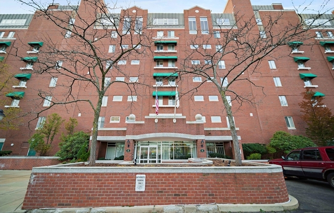 4 Canal Park