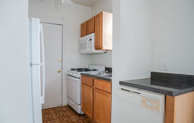 2 beds, 1 bath, 800 sqft, $1,695, Unit 3158-3