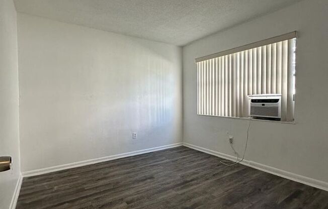 3 beds, 1 bath, 880 sqft, $2,300, Unit 5200-9