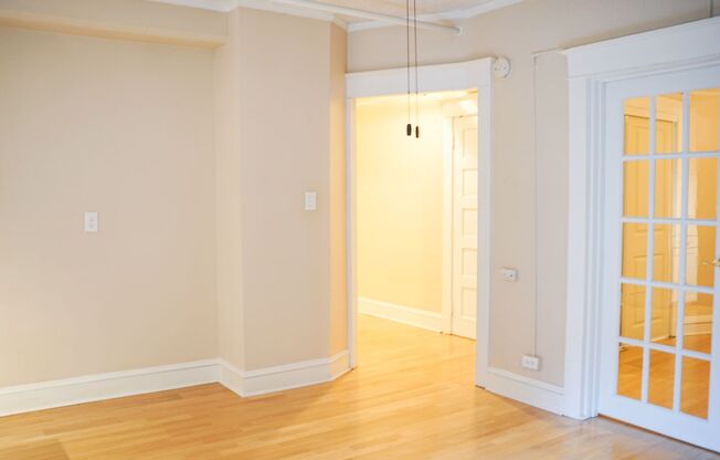 Get $500 OFF Rent! Goose Hollow Spacious & Charming One Bedroom with a Patio!