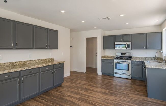 4 beds, 2.5 baths, $2,250