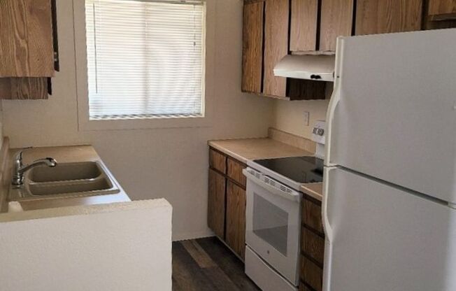 LA CRESCENTA CONDOMINIUMS