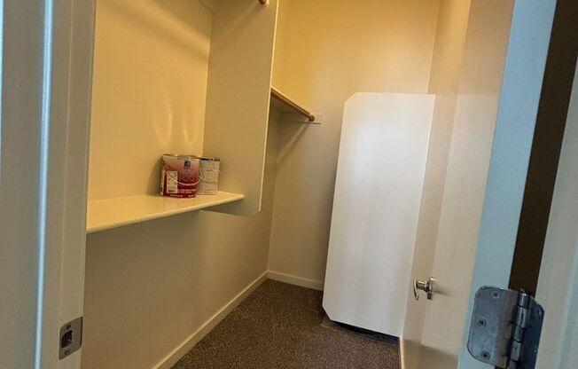 3 beds, 2 baths, $1,900, Unit # 2101
