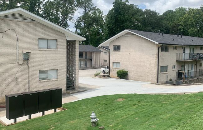 2 beds, 1 bath, $1,595, Unit 12