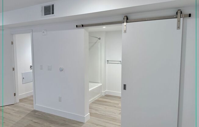 Studio, 1 bath, 607 sqft, $1,895, Unit 402