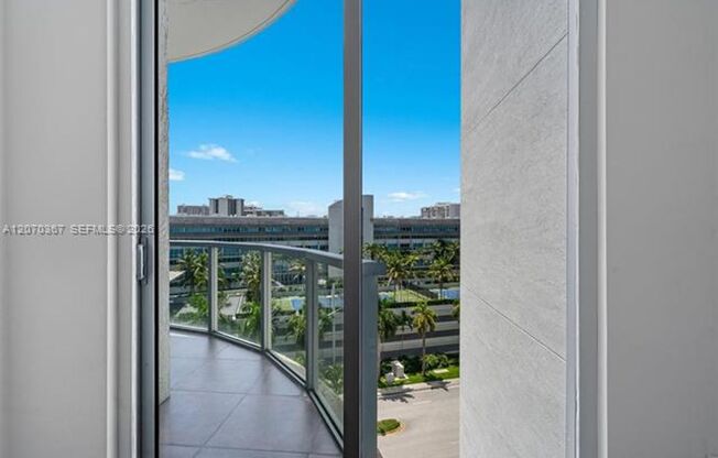 3 beds, 2 baths, $4,300, Unit # 818