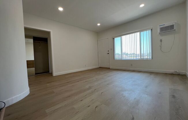 LA CRESCENTA APT