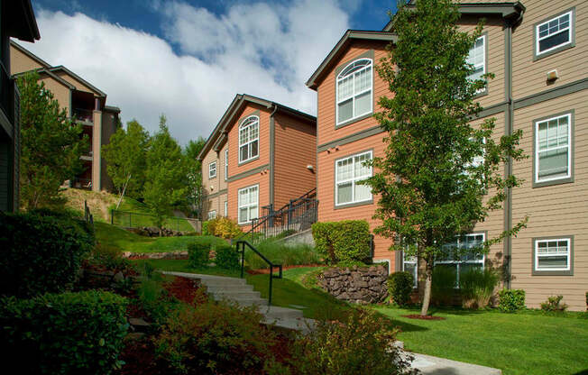 Issaquah Plateau apartments for rent near Swedish Hospital - Boulder Creek Building Exterior