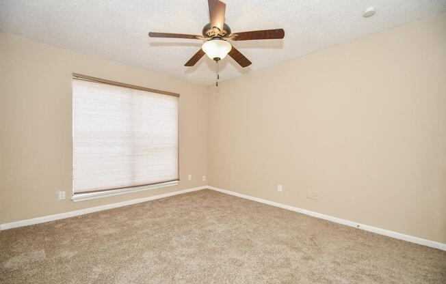 2832 S BARTELL DR