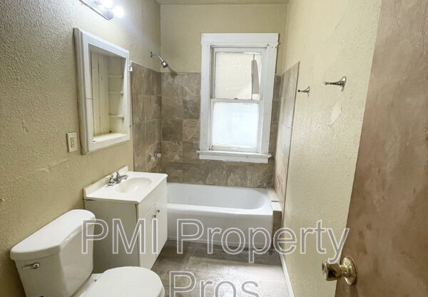 2851 N 24 PL