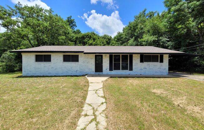 1217 Valley Rd Crestview, FL 32539 Ask us how you can rent this home without paying a security deposit through Rhino!