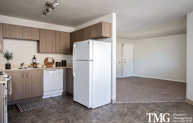 2 beds, 1 bath, 901 sqft, $1,649, Unit 51