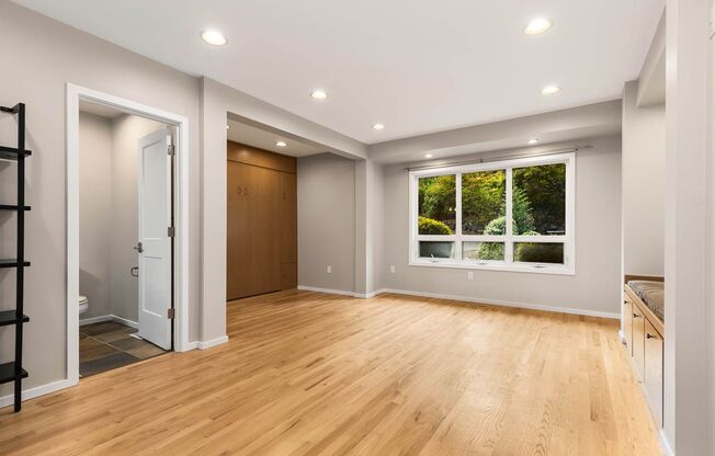 4 beds, 3.5 baths, $5,695