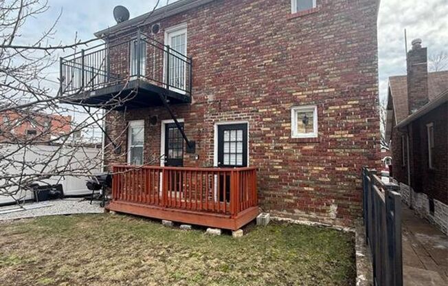 1 BED / 1 BED (with private basement access) - Updated Unit in great SOUTH CITY Neighborhood!!