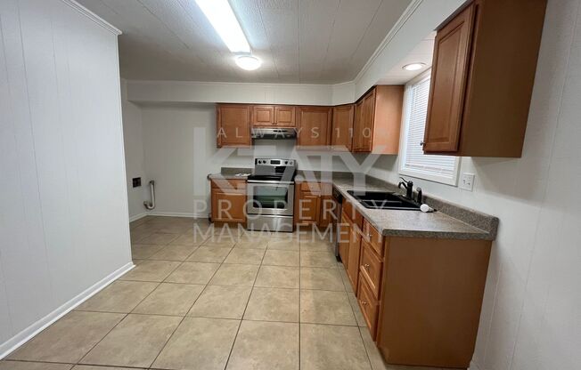 Spacious townhouse in the heart of Lafayette!