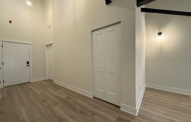1 bed, 1.5 baths, 689 sqft, $3,395, Unit 206