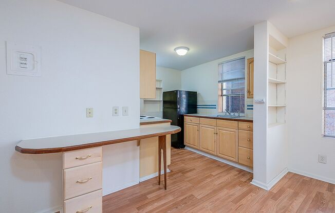 Studio, 1 bath, 400 sqft, $1,095, Unit B09