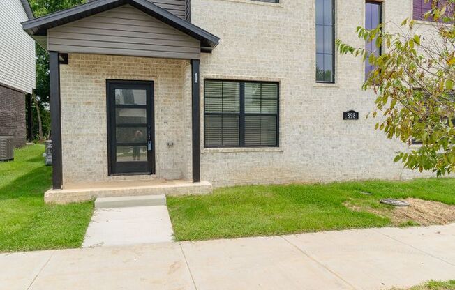 LIKE NEW 3-bedroom 2.5 bath Townhome in Fayetteville!!!