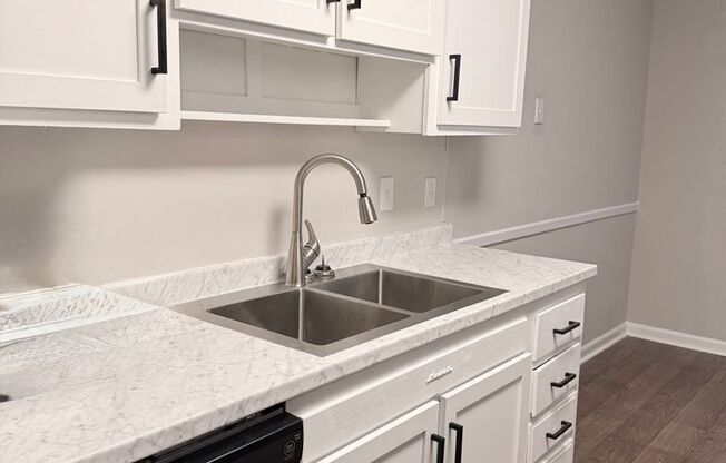 2 beds, 1 bath, 850 sqft, $1,245, Unit 8E