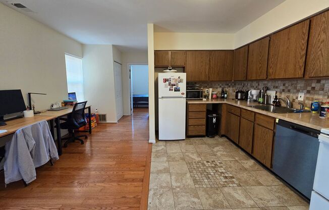 Bright 1 bedroom in washington square west - great price AVAILABLE SEPT 10