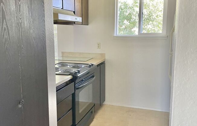 1011-1015 E. Illinois St.
