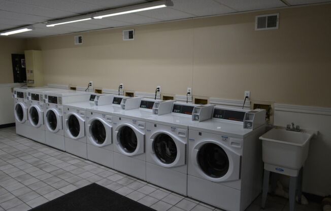 1 bed, 1 bath, 550 sqft, $1,300, Unit 1134 CORPORATE UNIT