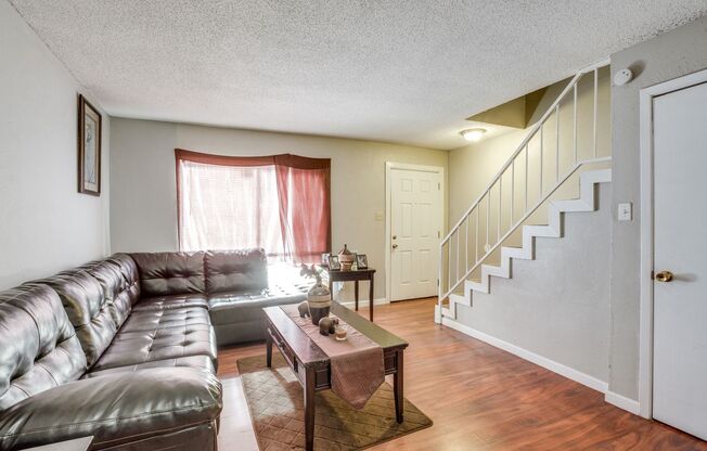 1 bed, 1 bath, 690 sqft, $1,050, Unit 135