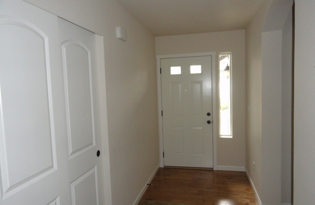 Newer 3 Bedroom 2 Bath Home in Tacoma