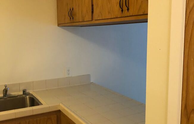 1 bed, 1 bath, $2,425, Unit 205