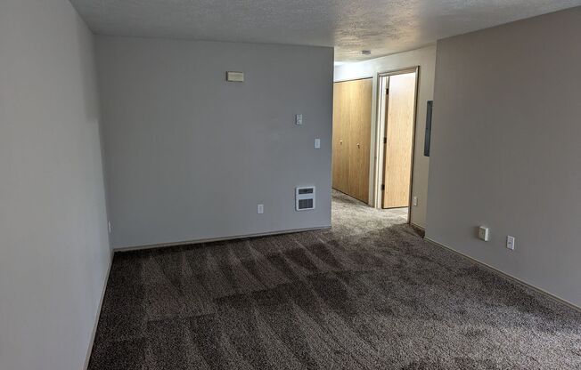 2 beds, 1 bath, 837 sqft, $1,195, Unit 1354