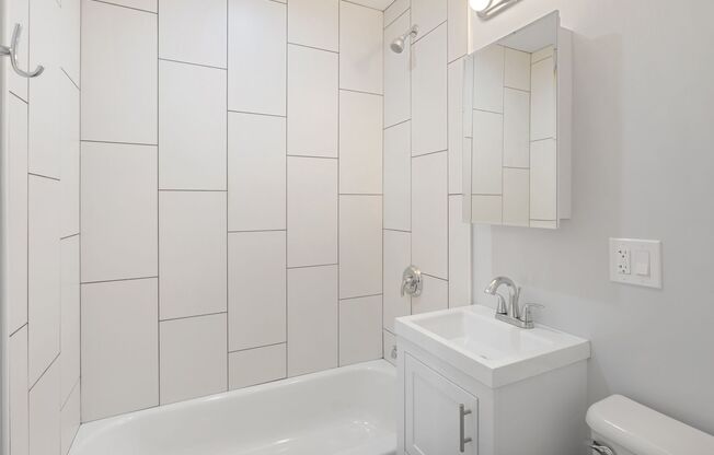 3 beds, 1.5 baths, 881 sqft, $2,750, Unit 7070-2S