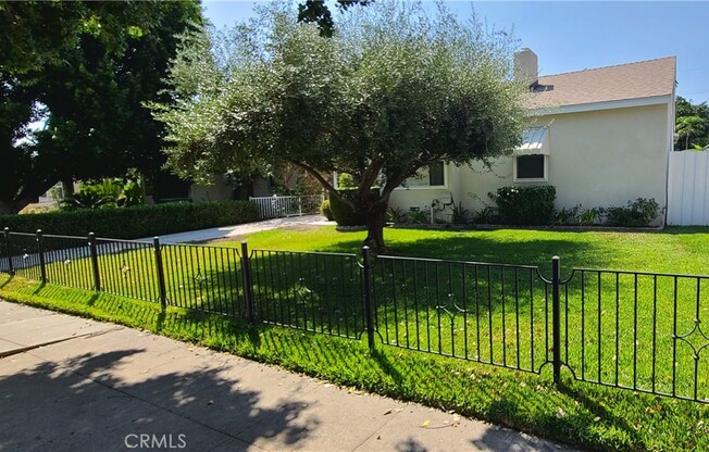 3 beds, 1 bath, 1,199 sqft, $3,700