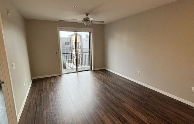 1 bed, 1 bath, 750 sqft, $1,425, Unit 333
