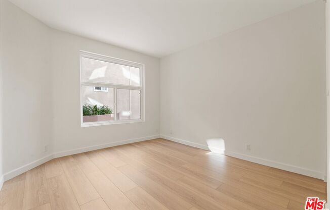 2 beds, 1 bath, 979 sqft, $2,850, Unit 122