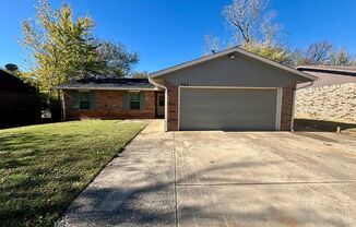 Charming 3 Bedroom 1.5 Bath in Midwest City