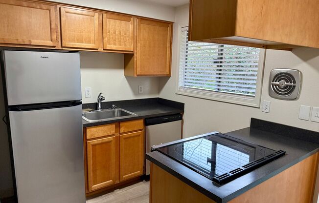 2 beds, 1 bath, 850 sqft, $1,595, Unit #2