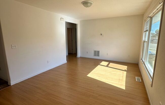 2 beds, 1 bath, $995, Unit 810