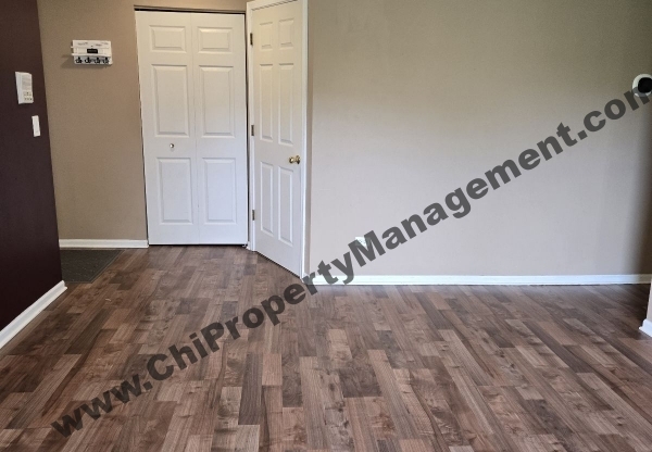 335 BUCKINGHAM CIR