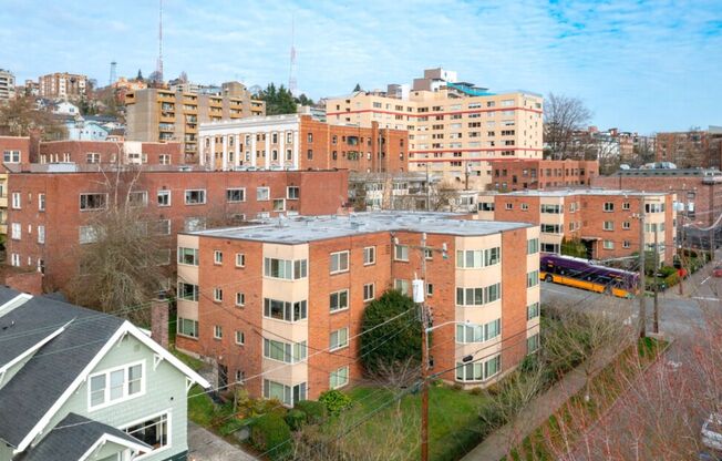 1 bed, 1 bath, 800 sqft, $1,895, Unit Halmark 203