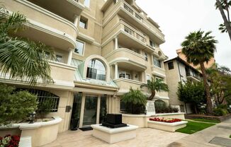 114 North Doheny Drive
