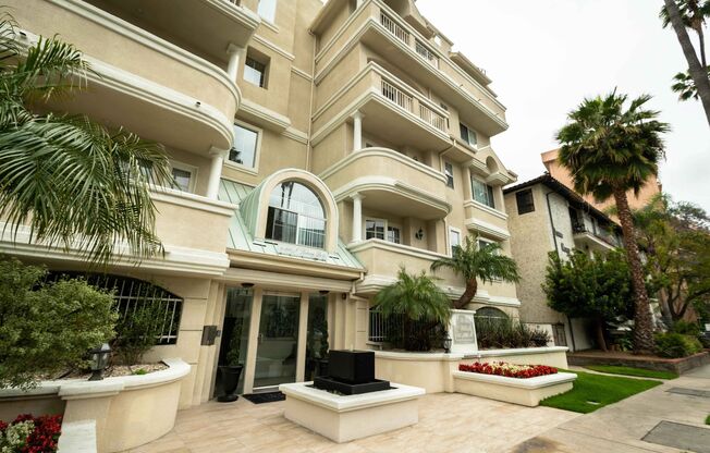 114 North Doheny Drive