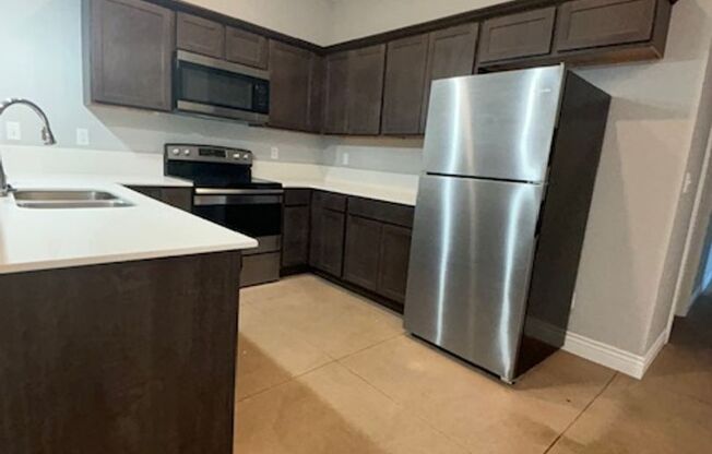 3 beds, 2 baths, $1,425, Unit 1421