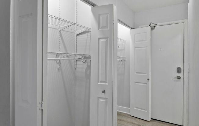 Studio, 1 bath, 275 sqft, $1,350, Unit 241