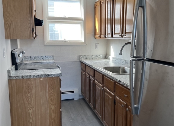 3 beds, 1 bath, 1,300 sqft, $2,600, Unit 2